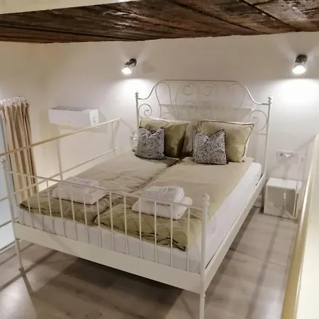 Cozy New With Free Parking Place In Garage 布达佩斯