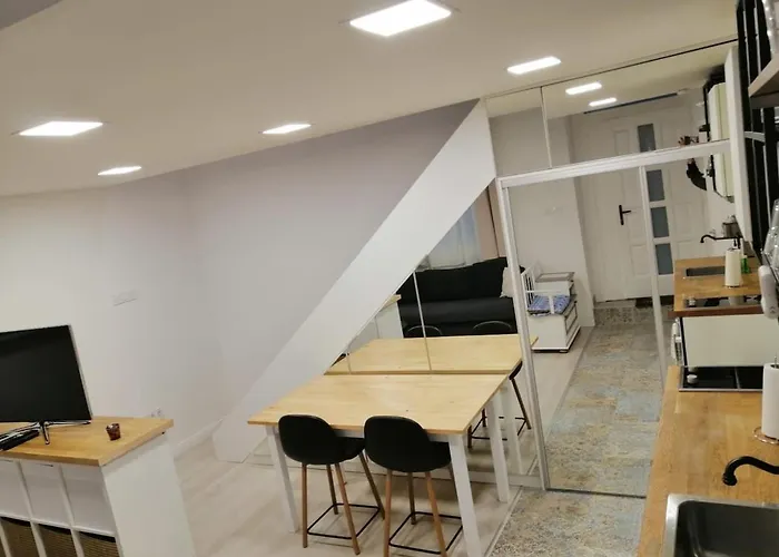 Cozy New With Free Parking Place In Garage Budapest