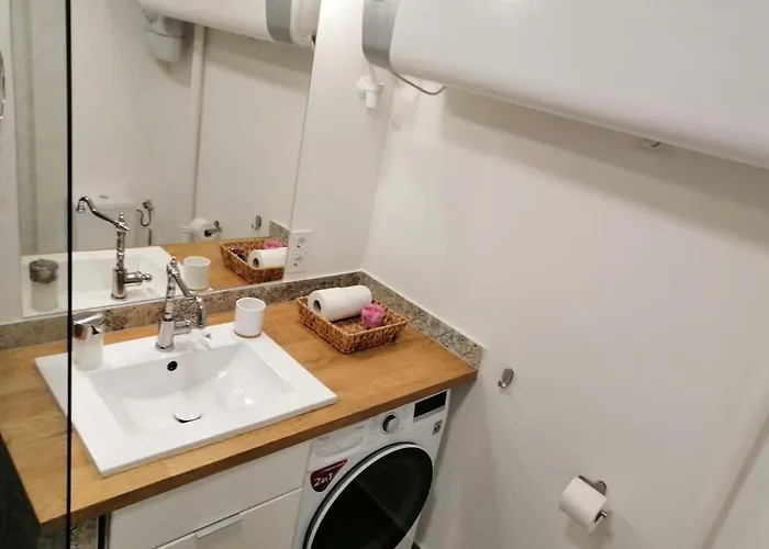 Cozy New With Free Parking Place In Garage Appartement