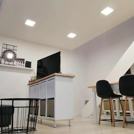 Cozy New With Free Parking Place In Garage *