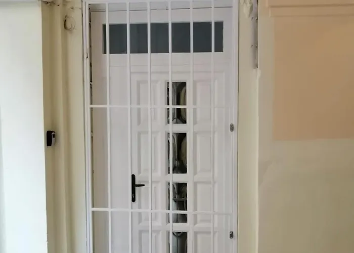 Cozy New With Free Parking Place In Garage Apartament *