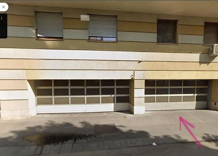 Cozy New With Free Parking Place In Garage Budapesta