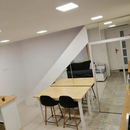 Cozy New With Free Parking Place In Garage Budapeszt