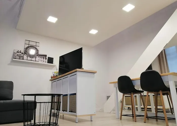 Cozy New With Free Parking Place In Garage *
